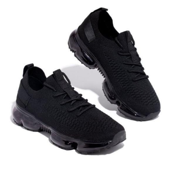 !! NEW !! Slip On Flyknit Sneakers in Black - Picture 4 of 10